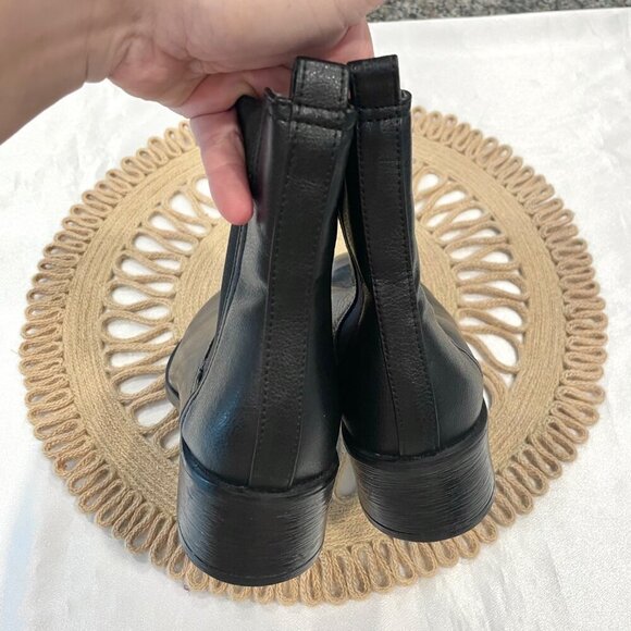 Reaction Kenneth Cole Black Ankle Pull On Leather Boots Size 6.5 - Picture 7 of 7